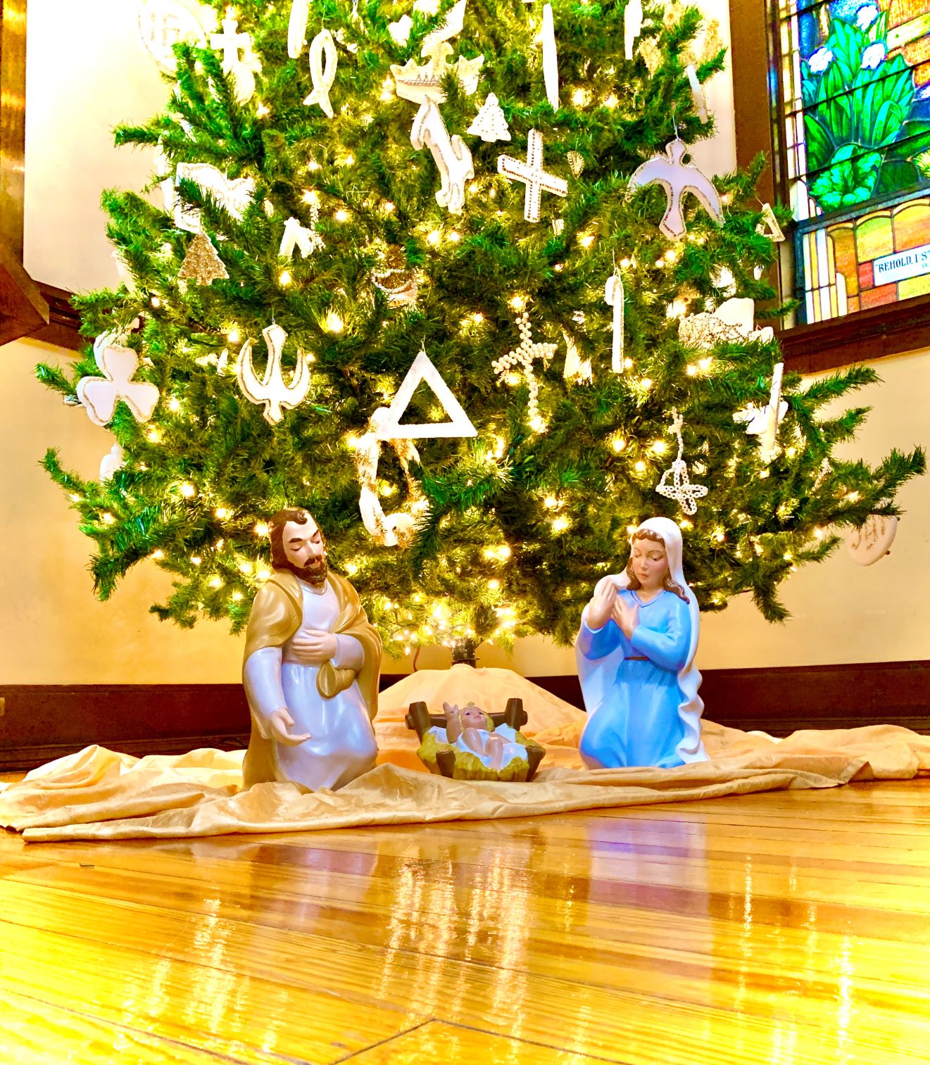 Christmas Tree Nativity 2mp - Zion Lutheran Church